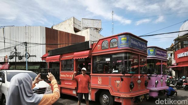 Keramaian di Jalan Braga di momen long weekend