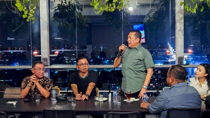 Ketua Umum Ikatan Motor Indonesia (IMI) Bambang Soesatyo (Bamsoet) saat menerima Ketua IMI Daerah Istimewa Yogyakarta Kanjeng Pangeran Haryo Purbodiningrat di Yogyakarta, Sabtu (28/6/25).