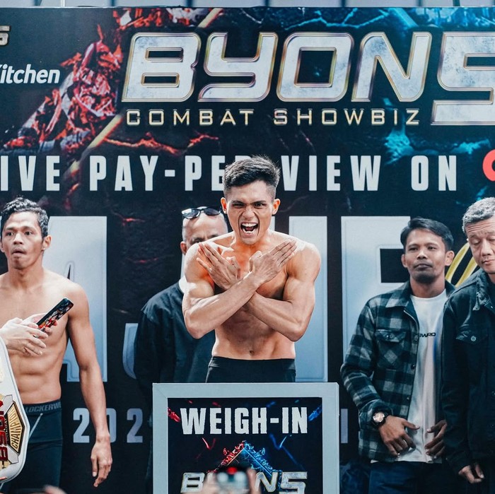 Foto Kkajhe dan Aziz Calim saat jelang duel di ring diambil dari Instagram Byon Combat.