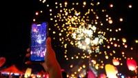 Penerbangan lampion sekaligus ajang promosi wisata dan produk umkm lokal yang mampu menarik ribuan pengunjung dari berbagai daerah. Foto: ANTARA FOTO/Muhammad Mada