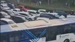 Lautan Manusia di PRJ 2025 Saat Long Weekend, Area Kuliner Tak Bisa Gerak!
