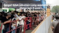 Netizen Gaby menyarankan tidak ke PRJ di atas pukul 3 sore jika sedang musim libur. Sebab antreannya bisa sangat padat dan berdesak-desakkan. Foto: TikTok gabybriell