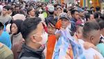 Lautan Manusia di PRJ 2025 Saat Long Weekend, Area Kuliner Tak Bisa Gerak!