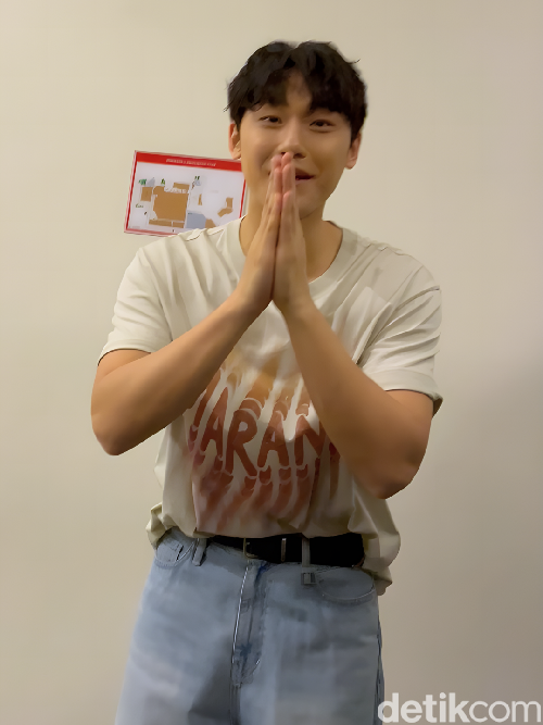 Sesi Hi-Bye fanmeeting aktor Korea Selatan Lee Do Hyun, 2025 Lee Do Hyun Fanmeeting [Re ▶ DO HYUN] in Jakarta, di The Kasablanka, mal Kota Kasablanka, Jakarta Selatan, pada Sabtu (28/6/2025).