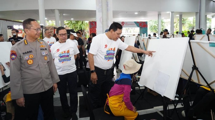 160 anak dan difabel ikut lomba melukis-mewarnai Hari Bhayangkara ke-79 digelar di Tebet Eco Park, Jakarta Selatan, Minggu (29/6/2025). Kegiatan dibuka langsung oleh Karo Multimedia Divisi Humas Polri Brigjen Gatot Repli Handoko.