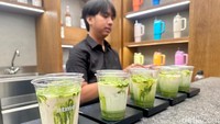 Matcharista di sana, Rohul Hazir, sosok yang ikut mengembangkan resep minuman matcha viral ini. Ia mengatakan menu ini sudah ada sejak 2023, tapi baru viral sejak awal 2025. Foto: detikFood