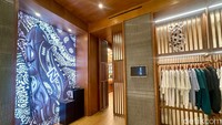 Otaku Room lokasinya ngumpet di dalam gerai atmos PIM 2, yang dikenal sebagai retailer streetwear dan sneakers terkemuka asal Jepang. Foto: detikFood