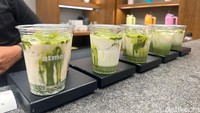 Segelas Cold Premium White Matcha Blend dibanderol Rp 60 ribu segelas, tapi ditambah pajak menjadi Rp 69.300. Minuman ini dibuat dari matcha kualitas ceremonial grade asal prefektur Aichi, Jepang. Foto: detikFood