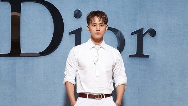 7 Gaya Mingyu SEVENTEEN dan Personel Grup KPop TXT di Paris Fashion Week 2025
