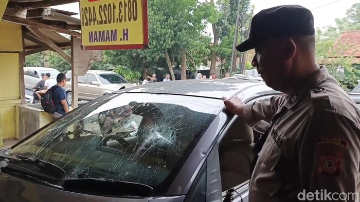 Mobil yang dikemudikan pelaku tabrak lari di Purwakarta