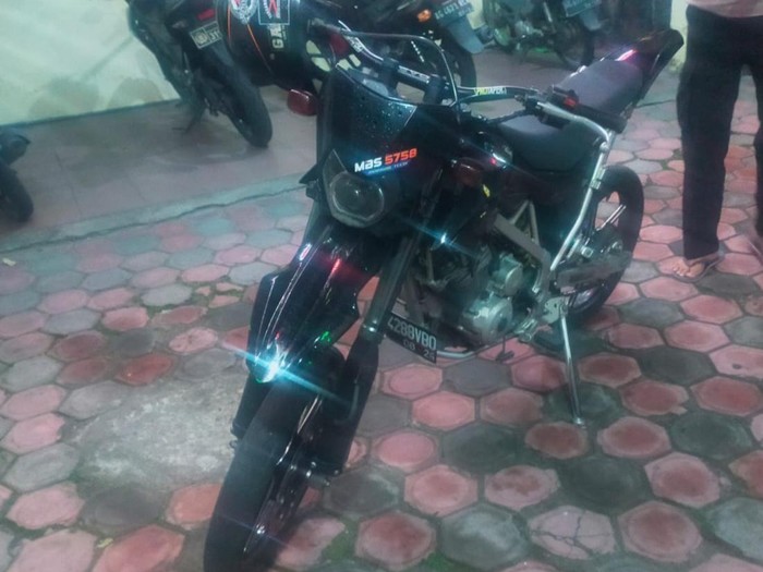 Rombongan Konvoi Pesilat PSHT yang bergerak dari arah Desa Junjung terlibat kecelakaan