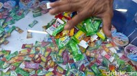 Kupon tersebut lalu bisa ditukar dengan main games raup permen sepuasnya! DetikFood sempat mencoba dan mendapat 28 buah permen dalam satu waktu. Foto: Detikcom / Atiqa Rana