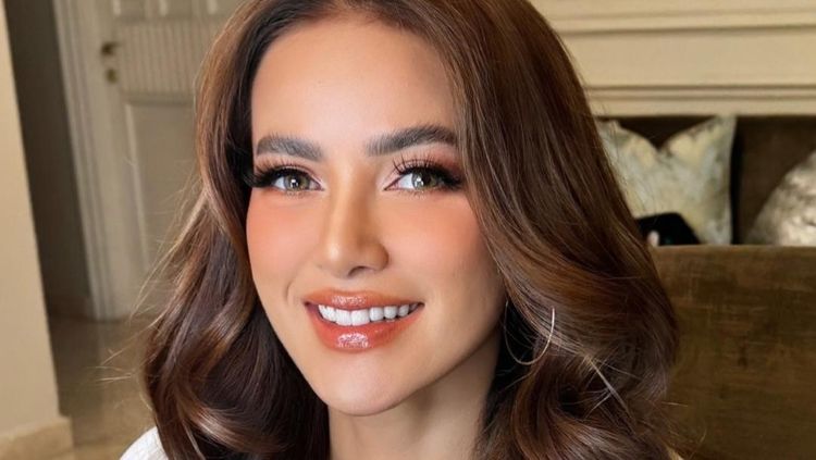 Senyum Olla Ramlan di Balik Lelah Kerja Keras Jadi Single Mom