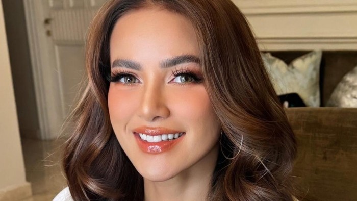 Senyum Olla Ramlan di Balik Lelah Kerja Keras Jadi Single Mom