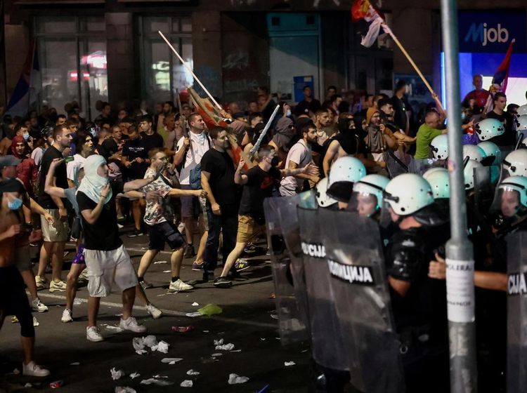 Serbia Memanas, Ribuan Warga Turun ke Jalan Desak Presiden Mundur