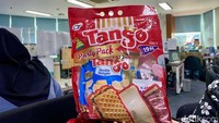 Penggemar Tango, jangan lupa jajan Tango Party Pack yang harganya Rp 10.000. Isiannya banyak! Foto: detikFood