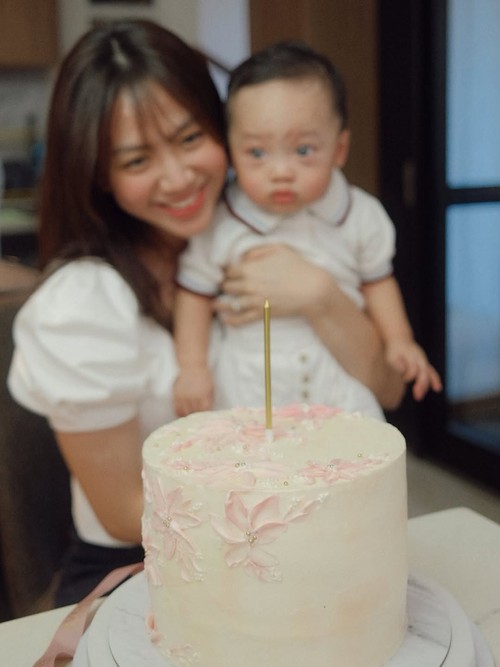 Shanju eks JKT48 dalam foto perayaan ulang tahun ke-27 yang diunggah ke Instagram pribadinya.