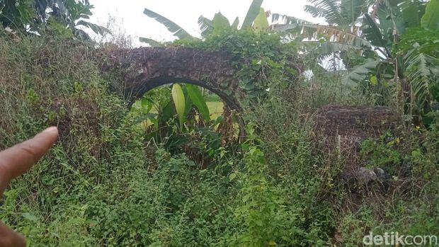 Sisa bangunan diduga benteng stelsel Andong di Jogonalan-Gantiwarno. Foto diunggah Minggu (29/6/2025).