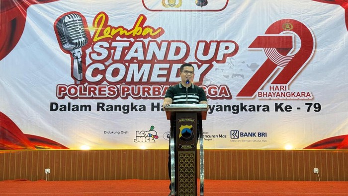 Polres Purbalingga menggelar Lomba Stand Up Comedy dalam rangka Hari Bhayangkara ke-79 tahun 2025. Kegiatan digelar di Aula Purbasari Pancuran Mas, Purbalingga, Minggu (29/6/2025).