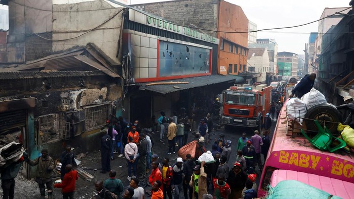 A fire engine arrives to extinguish fire in buildings torched during demonstrations to mark the first anniversary of the deadly 2024 anti-government protests that drew widespread condemnation over the use of force by security agencies, in downtown Nairobi, Kenya June 26, 2025. REUTERS/Thomas Mukoya