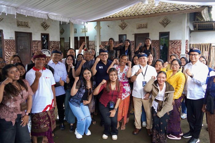 Wamen BUMN Kartika Wirjoatmodjo Kunjungi Nasabah PNM Mekaar di Desa Ulian, Kintamani, Bali.
