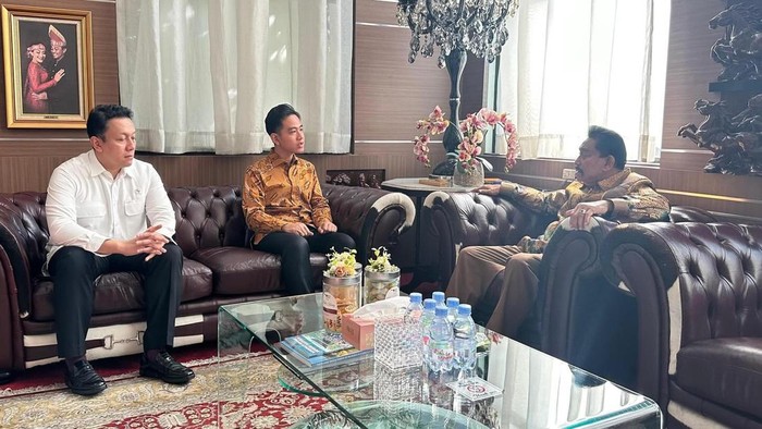 Wapres Gibran Rakabuming Raka sowan ke kediaman Hendropriyono. (Dok. ist)