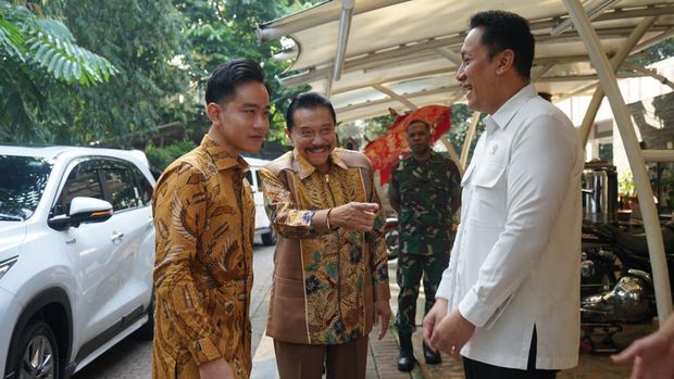 Wapres Gibran Rakabuming Raka sowan ke kediaman Hendropriyono. (Dok. ist)