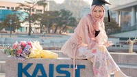 Xaviera Putri lulus dari KAIST pada Februari 2025. Makin keren karena dia ngambil dua jurusan sekaligus, yaitu Computer Science dan Business Tech Management. (Foto: dok Instagram xavieraaputri)