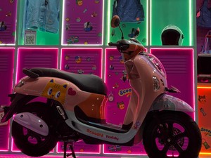 Tampil Colorful, Scoopy x Paddy Curi Perhatian di Social Chic 2025