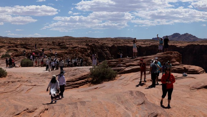 RUU “One Big Beautiful Bill Act” berpotensi memangkas dana besar bagi National Park Service. Pemotongan ini dinilai bisa mengancam pelestarian taman nasional AS.