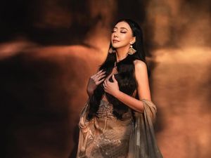 Most Pop: Gaya Asri Welas Tampil Seksi di Pemotretan Terbaru Karya Rio Motret
