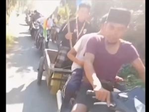 Video: Atlet Muaythai Asal Probolinggo Peraih Emas Diarak Pakai Gerobak