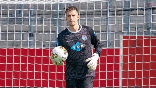 Bali United mendatangkan kiper asing Mike Hauptmeijer dengan durasi kontrak 2 tahun.