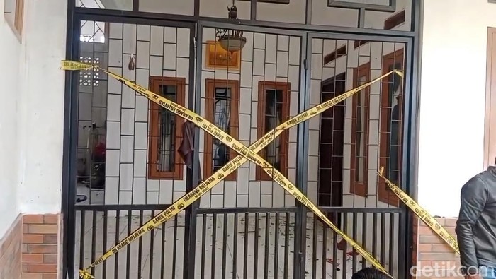 Bangunan yang dijadikan tempat beribadah di Sukabumi