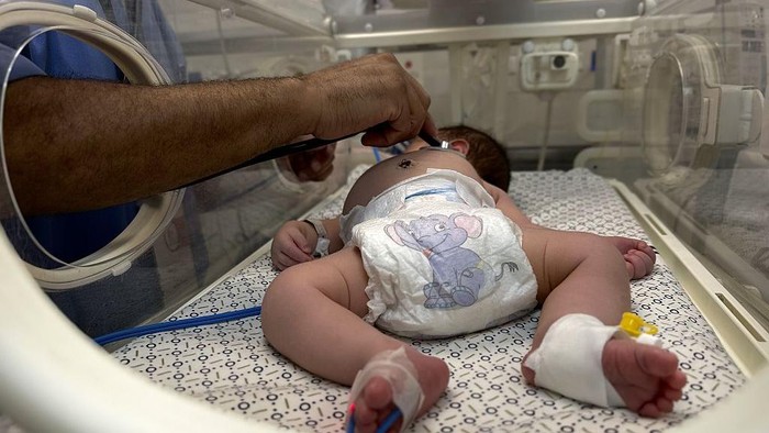 KHAN YUNIS, GAZA - JUNE 19: Premature babies are being treated amid Israeli attacks at the Nasser Hospital as they are at risk due to a shortage of medicines, medical supplies and infant formula in Khan Yunis, Gaza on June 19, 2025. (Photo by Doaa Albaz/Anadolu via Getty Images)