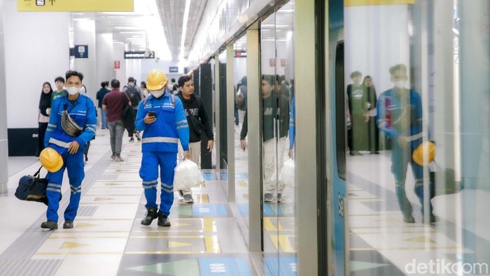 Dishub DKI menerapkan tarif khusus untuk MRT, LRT, dan Transjakarta pada 1 Juli 2025. Penerapan ini dilakukan dalam rangka Hari Bhayangkara ke-79.