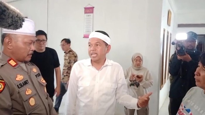 Dedi Mulyadi mengunjungi vila yang dirusak oknum warga di Sukabumi