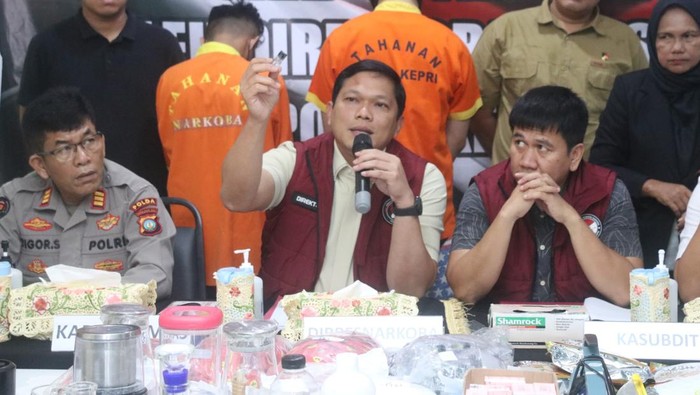 Dirresnarkoba Polda Kepri, Kombes Anggoro Wicaksono saat merelese pengungkapan kasus narkoba beberapa waktu lalu (dok Polda Kepri)