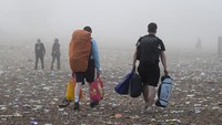 Namun, sayangnya banyak sekali sisa-sisa sampah yang berserakan. Hal ini menjadi perhatian karena dampak lingkungannya yang signifikan.  REUTERS/Jaimi Joy