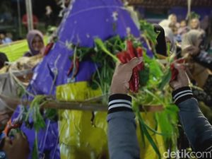 Buk-Buk Bumeh Bulen Sorah, Selamatan Bumi Setiap Suro di Probolinggo