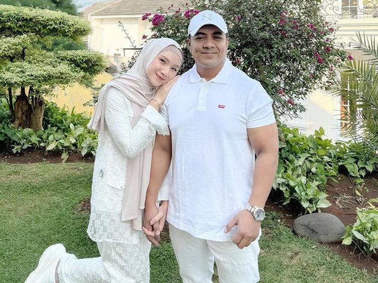 Rumah Emas Ustaz Riza-Indri Giana
