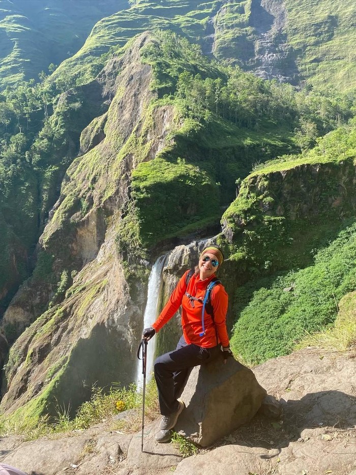 Ira Wibowo Ira Wibowo saat mendaki Gunung Rinjani.
