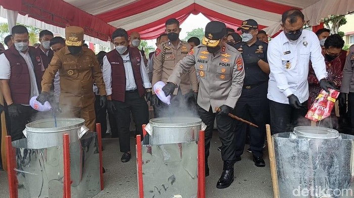 Polda Sulteng Musnahkan 40 Kg Sabu Asal Malaysia dari 4 Tersangka