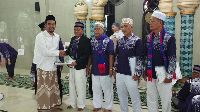 Jemaah haji Lamongan tiba di Asrama Haji Surabaya.