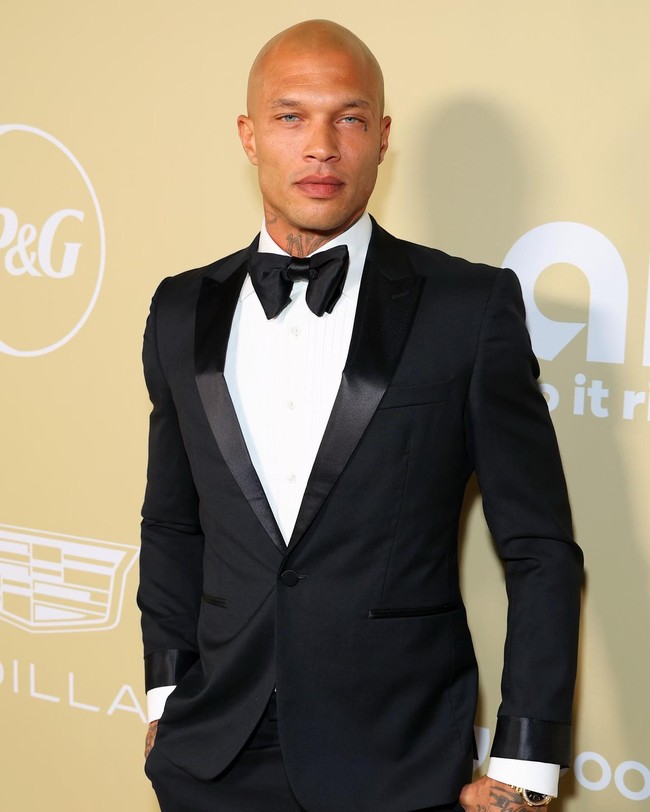 Jeremy Meeks pernah viral sebagai narapidana tertampan ketika fotonya setelah tertangkap polisi tersebar. Dijuluki ‘hot felon’, wajah tampannya mempesona banyak wanita meski punya catatan kriminal. Foto: Instagram @jmeeksofficial