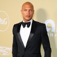 Jeremy Meeks pernah viral sebagai narapidana tertampan ketika fotonya setelah tertangkap polisi tersebar. Dijuluki ‘hot felon’, wajah tampannya mempesona banyak wanita meski punya catatan kriminal. Foto: Instagram @jmeeksofficial