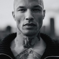 Tahun ini Jeremy Meeks juga merilis sebuah autobiografi berjudul ‘Model Citizen: The Autobiography of Jeremy Meeks’. Foto: Instagram @jmeeksofficial