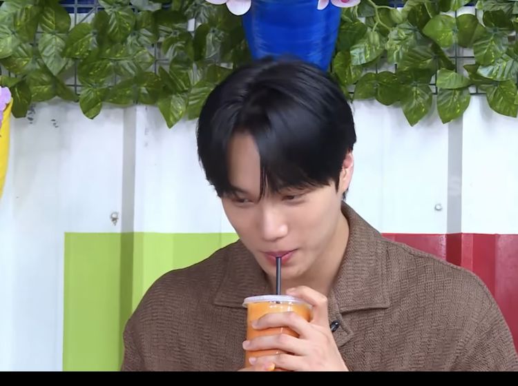 Kai EXO Sebut Menu Warteg hingga Teh Tarik di Indonesia: Enak Beut!