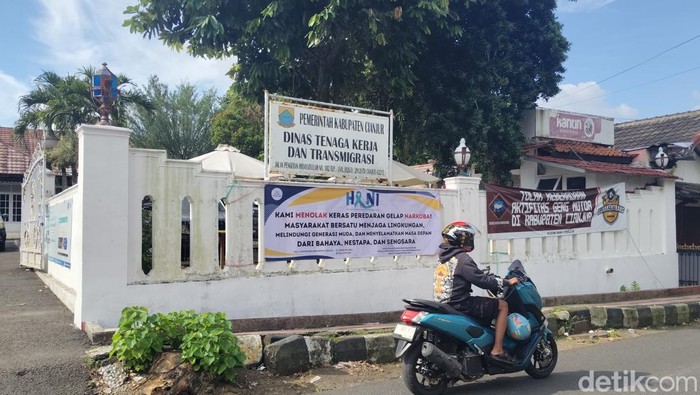 Kantor Dinas Tenaga Kerja dan Transmigrasi Kabupaten Cianjur