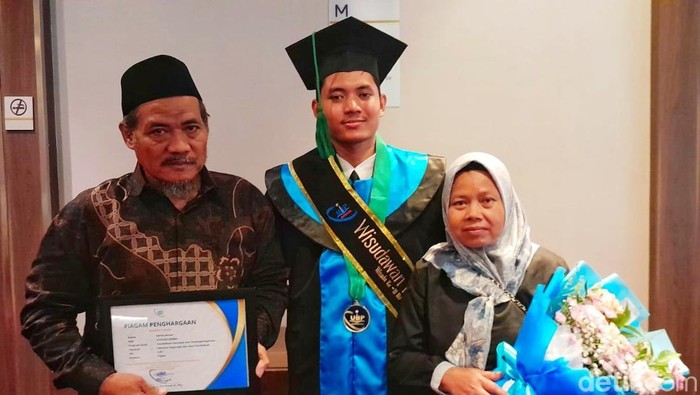 Karna Januar, mahasiswa UBP dengan predikat cumlaude